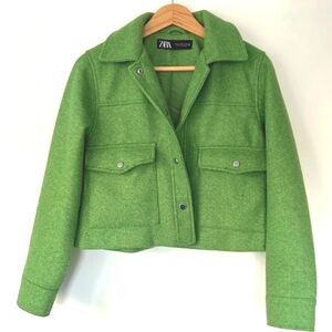 ZARA cropped jacket, green jacket w front pockets and snap detail. Oversized